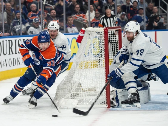 Ryan Nugent-Hopkins (93) of the Edmonton Oilersrounds the net and is faced with Noah Gregor(18) of the Toronto Maple Leafs at Rogers Place in Edmonton on Jan.16 2024.