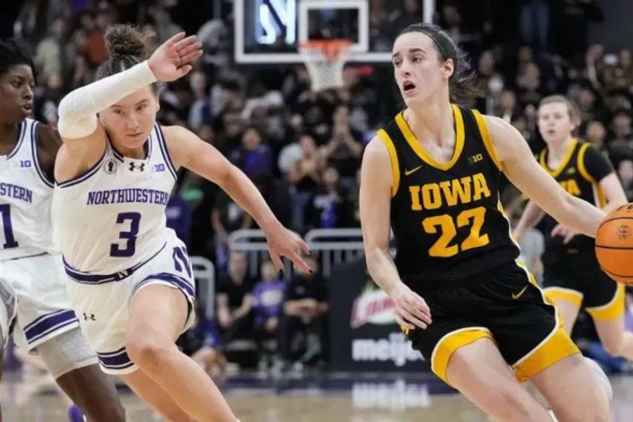 Lowa's Caitlin Clark Takes No. 2 Spot on all-Time Scoring List